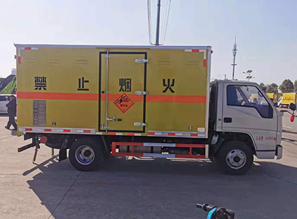 呼玛爆破器材运输车