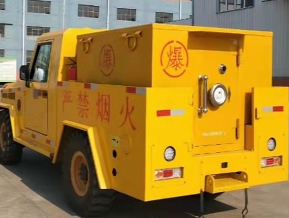 呼玛凯龙爆破器材运输车：保障爆破任务的安全运行
